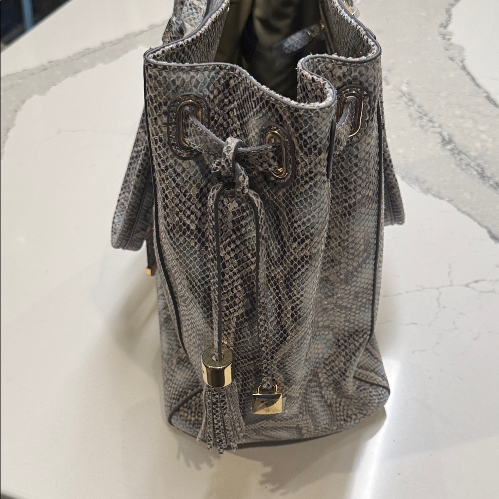 G.I.L.I. Blue Gray Snakeskin Large Tote Never Used - Picture 6 of 8